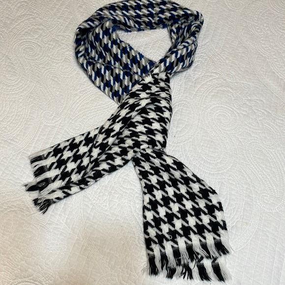Blue, gray, black, and white houndstooth scarf - Picture 1 of 3